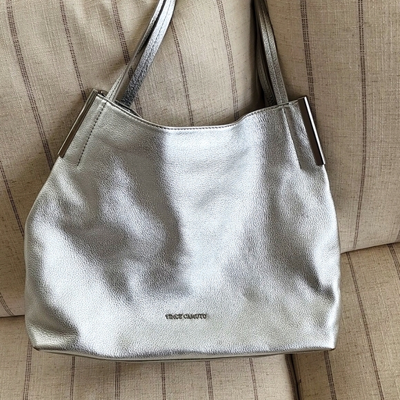 Vince Camuto Handbags - Vince Camuto silver slouchy boho Bag.